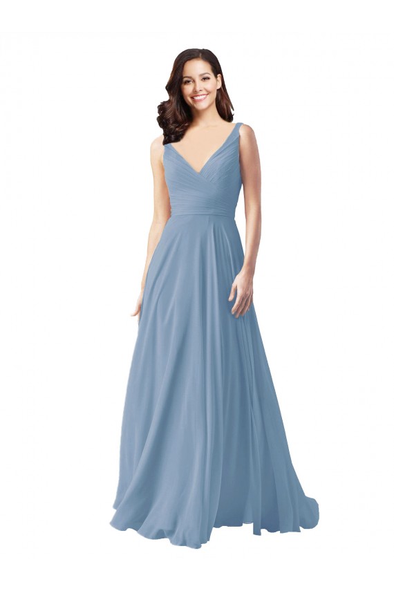 Azul Empoeirado Decote V Sem Mangas Linha A Vestido de Noite / Vestidos de Madrinha Online