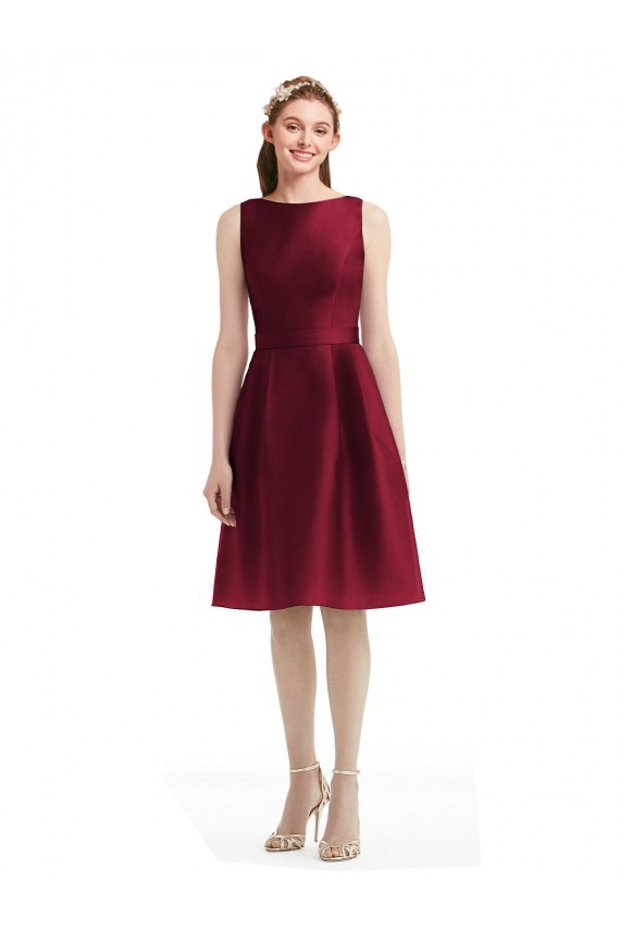 Borgonha Barco Sem Mangas Linha A Vestidos de Madrinha / Vestidos de Cocktail / Vestidos de Homecoming Online