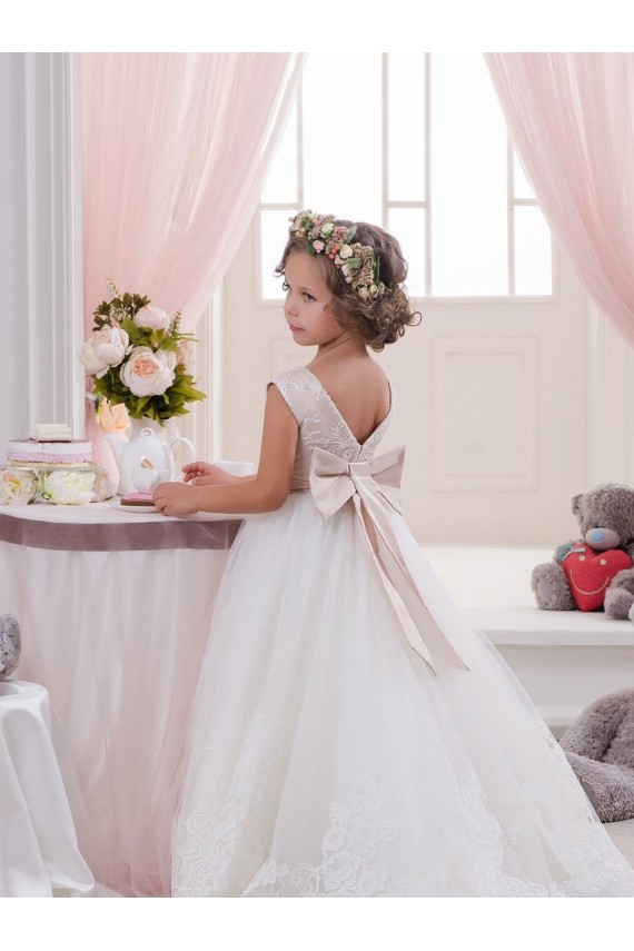 Marfim Barco Sem Mangas Costas em V Vestido de Baile Tule & Renda Vestidos para Meninas de Flores Online