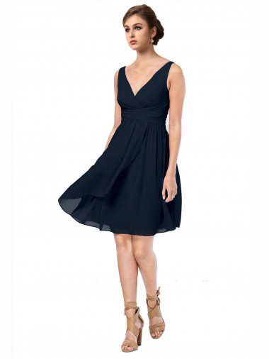 Marinha Negra Decote V Sem Mangas Linha A Curto Vestidos de Madrinha / Vestidos de Cocktail / Vestidos de Homecoming Online