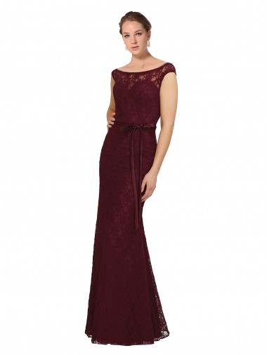 Ouro Borgonha Barco Mangas Curtas Bainha Vestidos de Madrinha Online